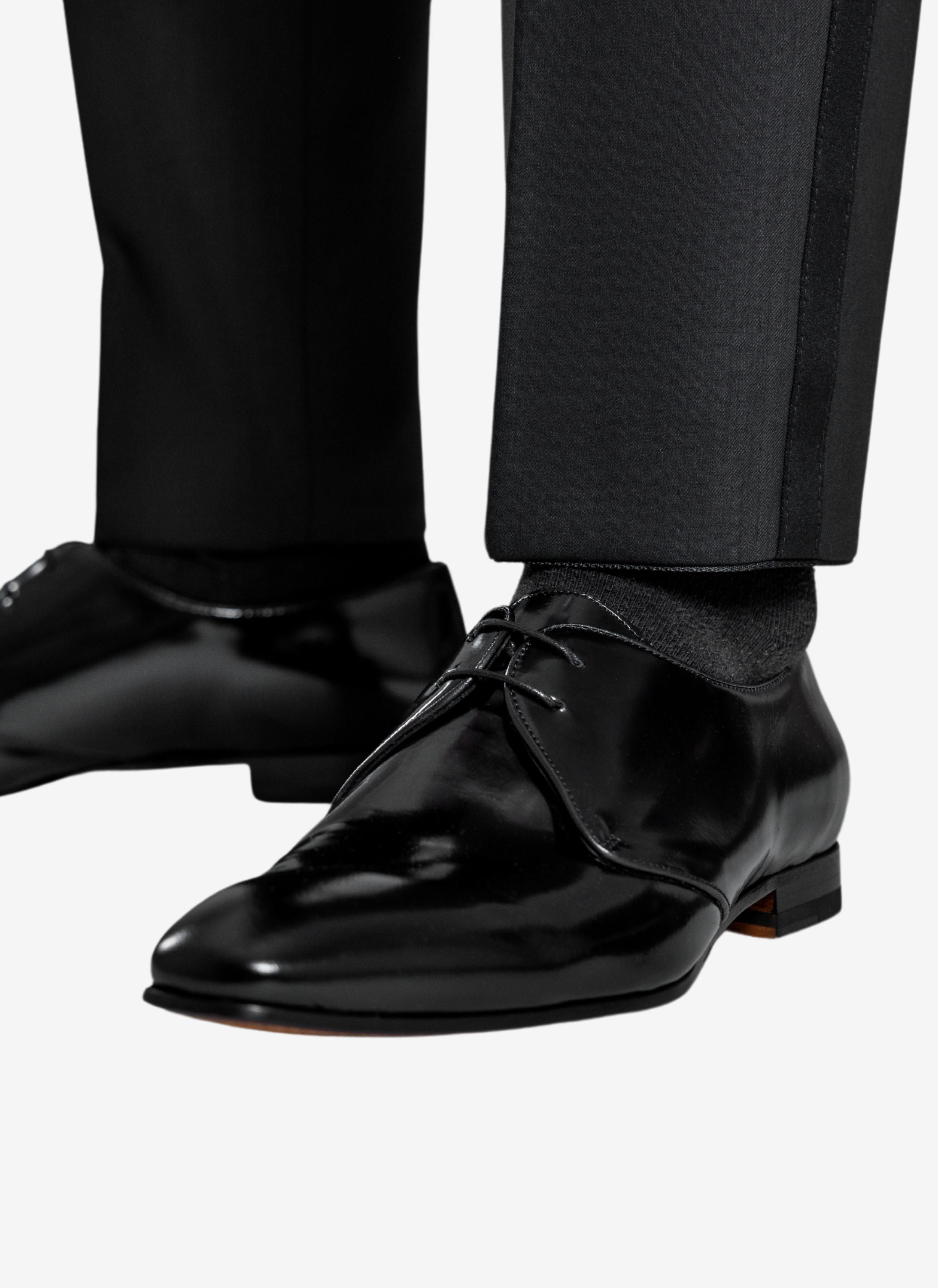 Elegante schwarz glänzende Schuhe.